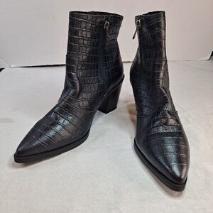 Blondo Croc Print Booties Womens 9M Pointed Toe Black Leather Waterproof